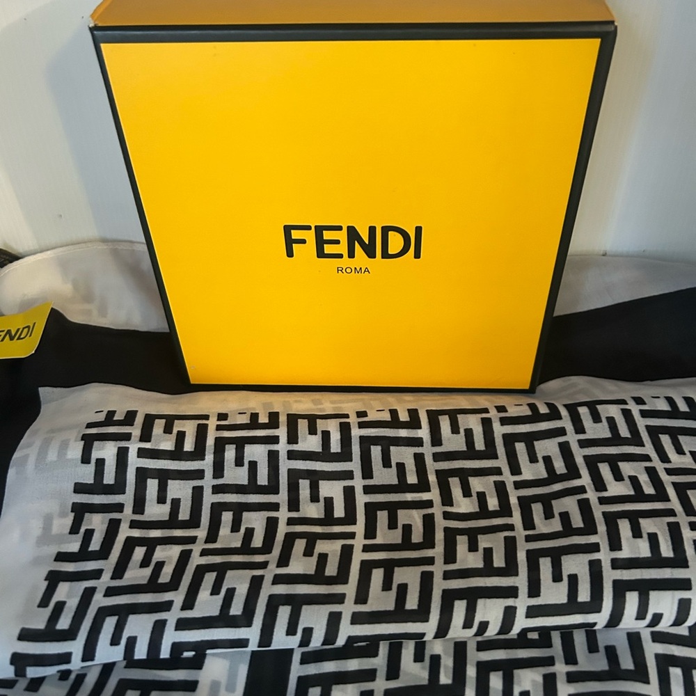 🚨SOLD‼️Black and White Fendi Scarf *Unisex*